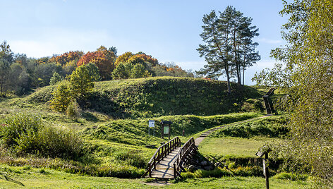 Bradeli&scaron;kių piliakalnis