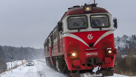 Traukinio ir automobilio stabdymo eksperimentas