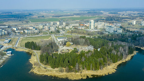 Parko ir gyvenvietės panorama