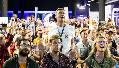 Užsienio žurnalistai spaudos centre stebi &bdquo;Eurovizijos&ldquo; antrąjį pusfinalį