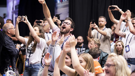 Užsienio žurnalistai spaudos centre stebi &bdquo;Eurovizijos&ldquo; antrąjį pusfinalį