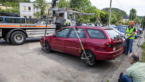 Bešeimininkių automobilių nutempimo darbai