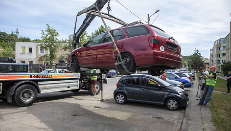 Be&scaron;eimininkių automobilių nutempimo darbai