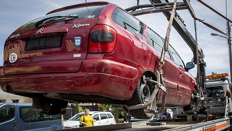 Bešeimininkių automobilių nutempimo darbai