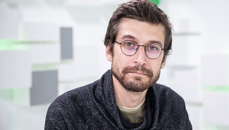15min studijoje &ndash; filmo &bdquo;Animus Animalis&ldquo; režisierė Aistė Žegulytė ir montažo režisierius Mikas Žukauskas.