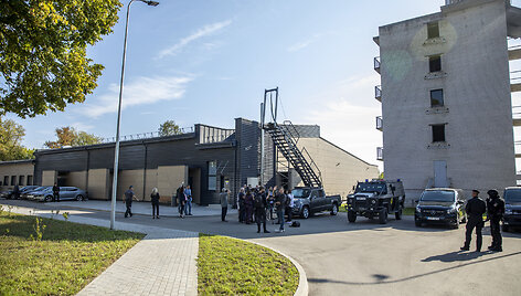 Lietuvos policijos antiteroristinių operacijų rinktinės &bdquo;Aras&ldquo; &scaron;audyklos bei treniruočių bazės atidarymo ceremonija