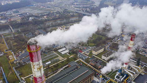 Vilniaus antroji termofikacinė elektrinė. Iš kaminų rūksta dūmai