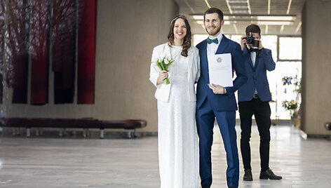 Vestuvių akimirka prie Santuokų rūmų