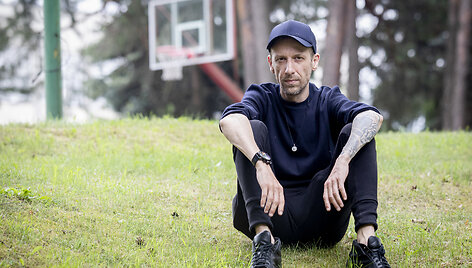 Marijus Adomaitis &ndash; Ten Walls