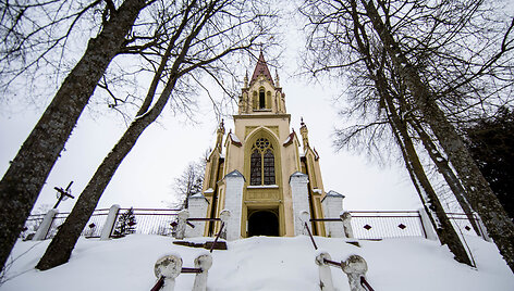 &Scaron;e&scaron;uolėlių &Scaron;vč. Mergelės Marijos, Visų malonių Tarpininkės, bažnyčia