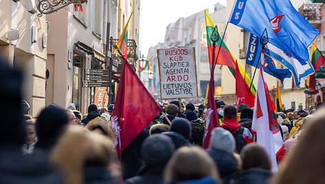 Vasario 16-ąją Vilniaus centre - gausios policijos pajėgos, pasirodė ir protestuotojų