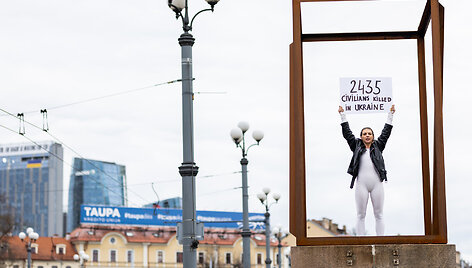 Meninė akcija &bdquo;Tai ne tik skaičiai&ldquo; skirta Ukrainoje žuvusiems civiliams pagerbti
