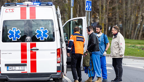 Vilniaus Santariškių žiede leidosi sraigtasparnis atskraidinęs donoro širdį