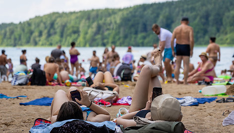 Karštą vasaros dieną vilniečiai leido miesto paplūdimiuose