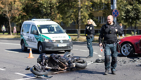 Motociklo ir BMW avarija Žirmūnų gatvėje