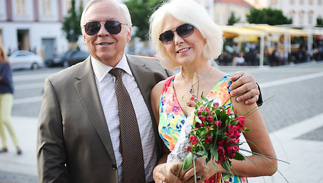 Su Raimundu Vincentu Petrausku susituokusi Danutė Elzbergienė: „Amerikoje tuokėmės dėl vyro artimųjų“