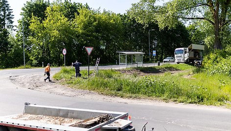 Liepkalnio gatvėje nukirstas telekomunikacijų kabelis