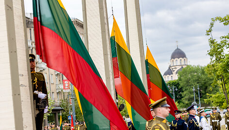Valstybės vėliavos pakėlimo ceremonija Nepriklausomybės aik&scaron;tėje