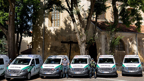 Naujų policijos automobilių „Mercedes-Benz“ perdavimas.