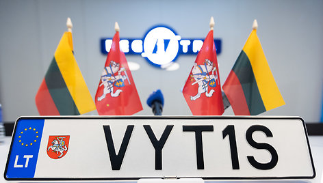 Pristatytas naujojo dizaino numerio ženklas su Lietuvos valstybės herbu – Vyčiu