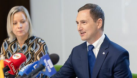 Pristatytas naujojo dizaino numerio ženklas su Lietuvos valstybės herbu – Vyčiu