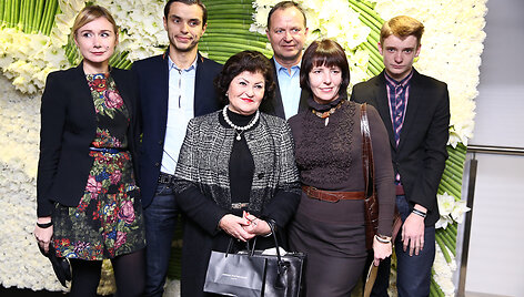 Vanda Statkevičienė (centre)
