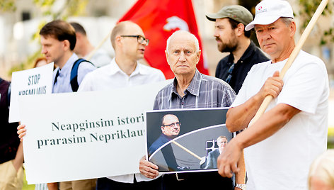 Protestas dėl Lietuvos gyventojų genocido ir rezistencijos tyrimų centro reformos