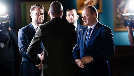 Lukas Savickas, Saulius Skvernelis