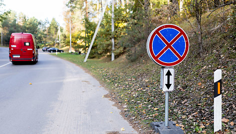 Kelio ženklai prie Rokantiškių kapinių