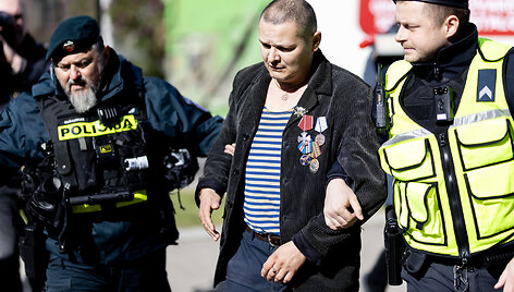Antakalnio kapinėse renkasi &scaron;venčiantieji Pergalės dieną
