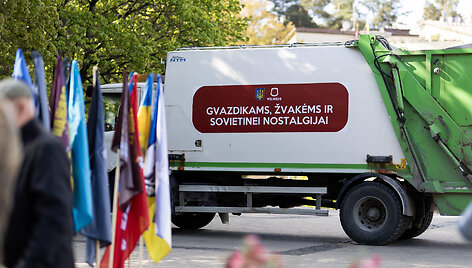 Antakalnio kapinėse renkasi &scaron;venčiantieji Pergalės dieną