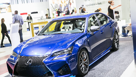 &bdquo;Lexus&ldquo; stendas Frankfurto automobilių parodoje