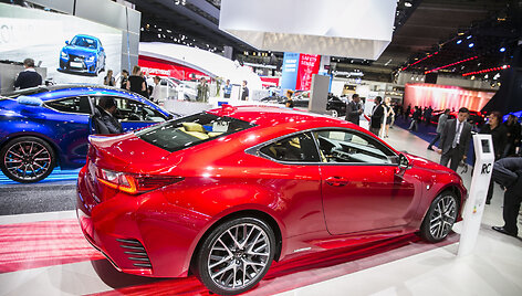 &bdquo;Lexus&ldquo; stendas Frankfurto automobilių parodoje