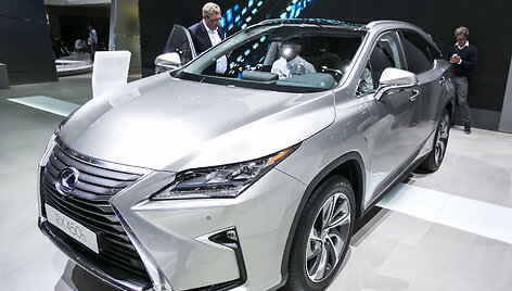 &bdquo;Lexus&ldquo; stendas Frankfurto automobilių parodoje