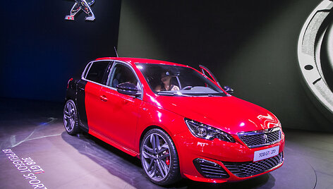 &bdquo;Peugeot&ldquo; stendas Frankfurto automobilių parodoje