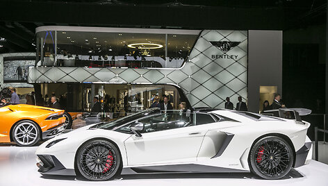 &bdquo;Lamborghini&ldquo; stendas Frankfurto automobilių parodoje