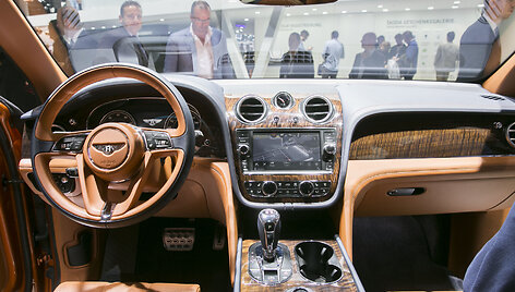 &bdquo;Bentley Bentayga&ldquo; Frankfurto automobilių parodoje
