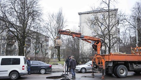 Naugarduko gatvėje atsivėre smegduobė