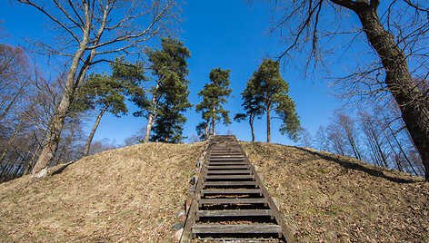 Opstainių piliakalnis