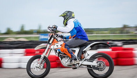 Elektrinis &bdquo;KTM Freeride E-SM&ldquo; motociklas
