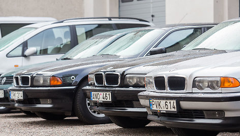 Seimas perdavė 21 automobilį valdyti Socialinės apsaugos ir darbo ministerijai