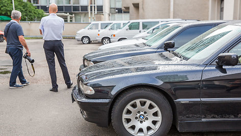 Seimas perdavė 21 automobilį valdyti Socialinės apsaugos ir darbo ministerijai