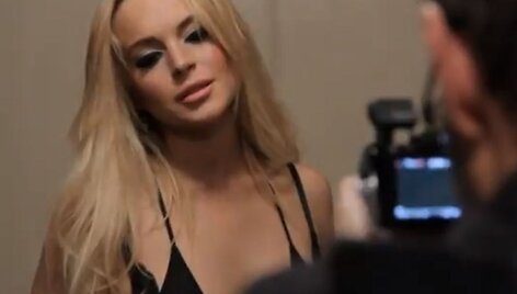 Lindsay Lohan R.E.M. vaizdo klipe 