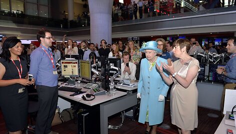 Karalienė Elizabeth II apsilankė BBC redakcijoje