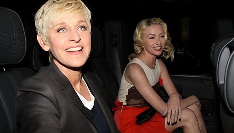 Komikė Ellen Degeneres ir aktorė Portia de Rossi - 3 metai ir 0 vaikų