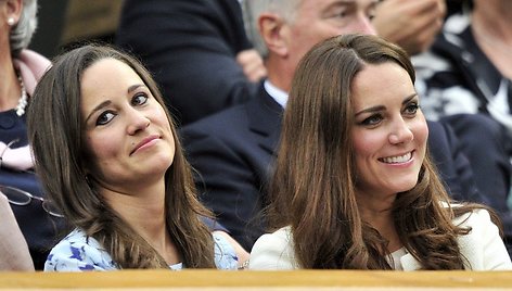 Pippa Middleton (kairėje) ir Kembridžo hercogienė Catherine