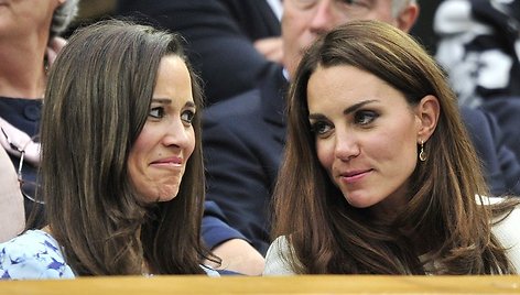 Pippa Middleton (kairėje) ir Kembridžo hercogienė Catherine