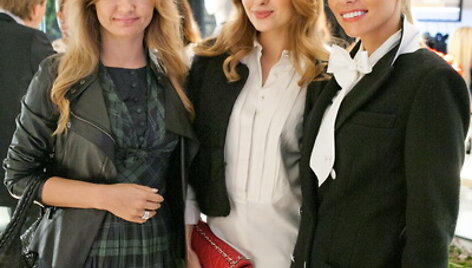 Asta Valentaitė (centre)