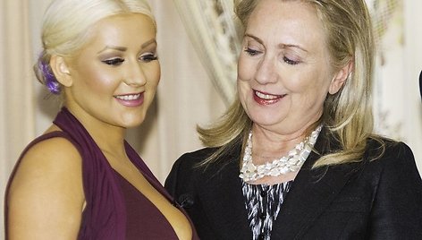 Christina Aguilera (kairėje) ir Hillary Clinton