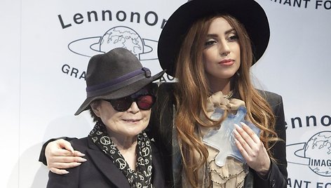 Yoko Ono (kairėje) ir Lady Gaga